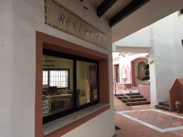 Large And Elegant In Puerto Banus With Pools And Paddle Lejlighed Marbella Eksteriør billede