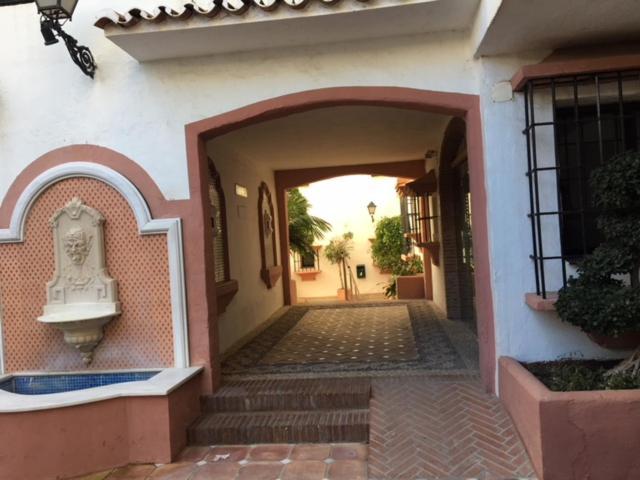 Large And Elegant In Puerto Banus With Pools And Paddle Lejlighed Marbella Eksteriør billede