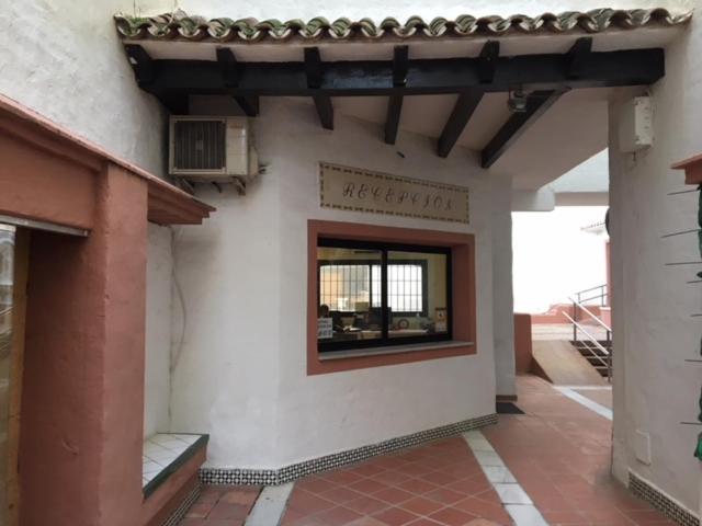 Large And Elegant In Puerto Banus With Pools And Paddle Lejlighed Marbella Eksteriør billede