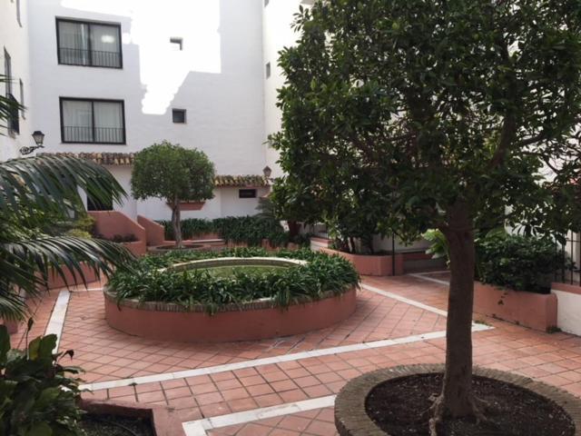 Large And Elegant In Puerto Banus With Pools And Paddle Lejlighed Marbella Eksteriør billede